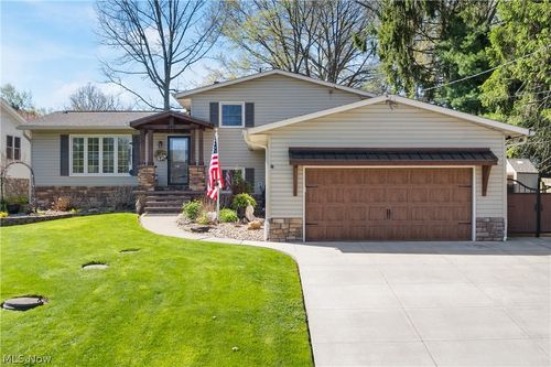 440 Moore Road, Green, OH, 44319 | Card Image