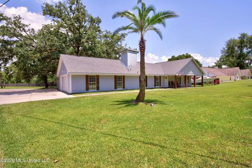 10415 Pin Oak Dr, Biloxi, MS, 39532-8180 | Card Image