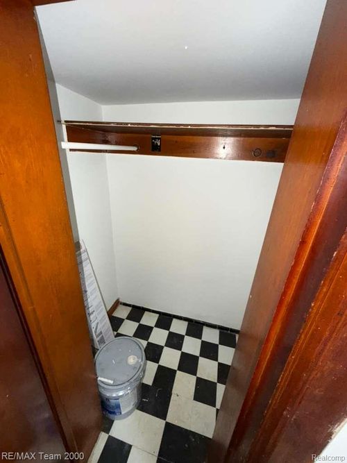 35 Knox St, Ecorse, MI, 48229-1771 | Card Image