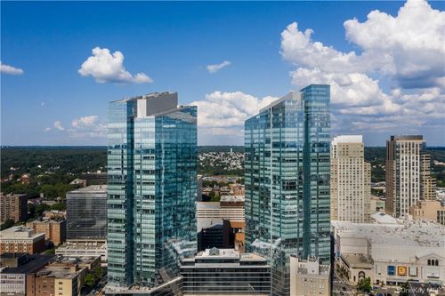 21e-1 Renaissance Sq, White Plains, NY, 10601-3035 | Card Image