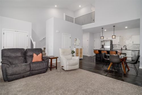 565 10th St, Waukee, IA, 50263-6608 | Card Image