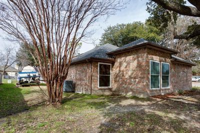 613 Purple Sage Trail, House other with 3 bedrooms, 2 bathrooms and null parking in Mesquite TX | Image 2