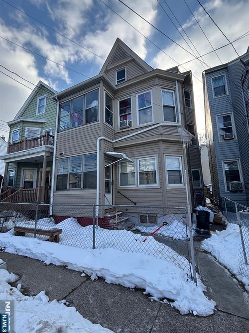 24 Doremus St, Paterson, NJ, 07522-1911 | Card Image