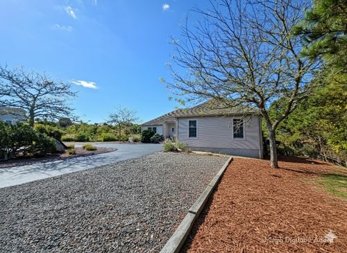 4 Mainstay Ln, Bourne, MA, 02532-3311 | Card Image