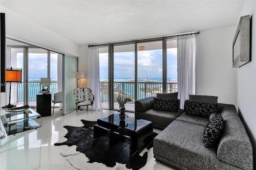apt-5002-1750 N Bayshore Dr, Miami, FL, 33132-3219 | Card Image