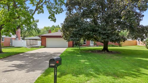 6829 Willoughby Court, Indianapolis, IN, 46214 | Card Image
