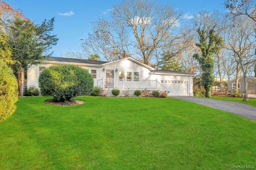 12 George St, Hampton Bays, NY, 11946-1979 | Card Image