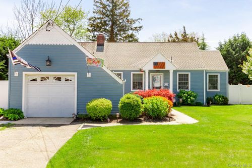 816 Main St, Islip, NY, 11751-3618 | Card Image