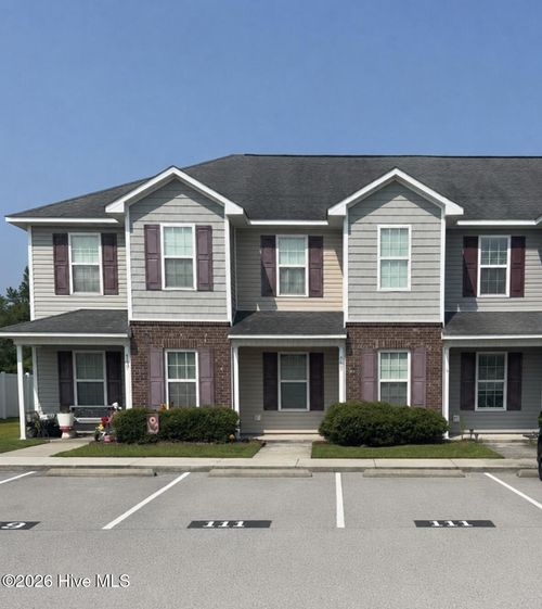 111 Glen Cannon Dr, Jacksonville, NC, 28546-8441 | Card Image