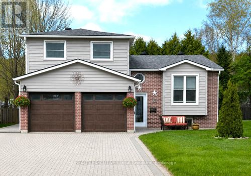 35 Nancy Dr, North Bay, ON, P1B9L9 | Card Image