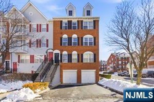 226 Matthews Dr, Newark, NJ, 07103-3156 | Card Image