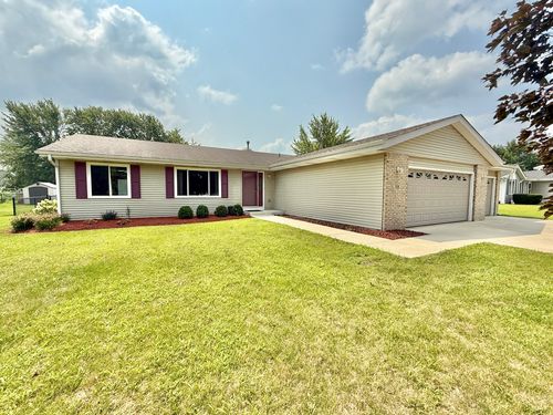 106 Autumnwood Ln, DAVIS JUNCTION, IL, 61020-9407 | Card Image