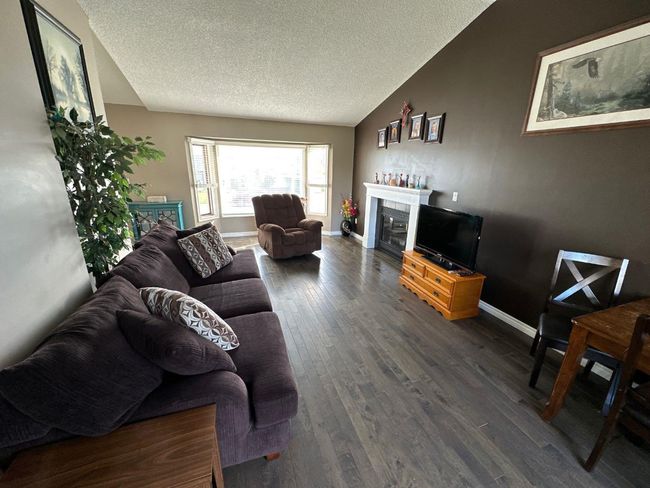 10010 85 Street, Home with 3 bedrooms, 3 bathrooms and 4 parking in Peace River AB | Image 5