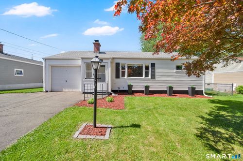 82 Crystal St, Wethersfield, CT, 06109-1511 | Card Image