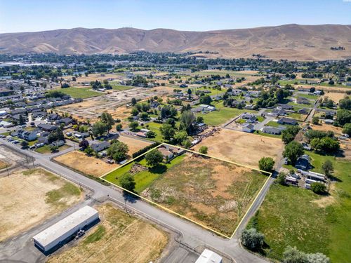 340 S Nunn Rd, Prosser, WA, 99350-7701 | Card Image