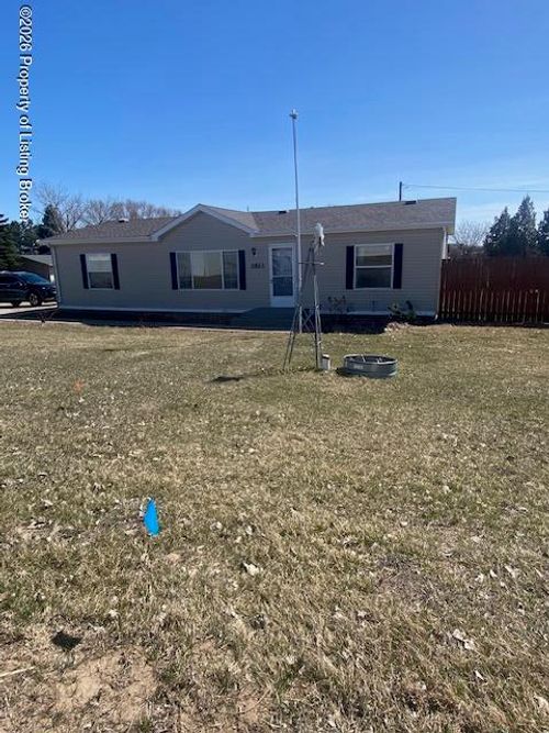 2823 1st St S, Dickinson, ND, 58601-7222 | Card Image