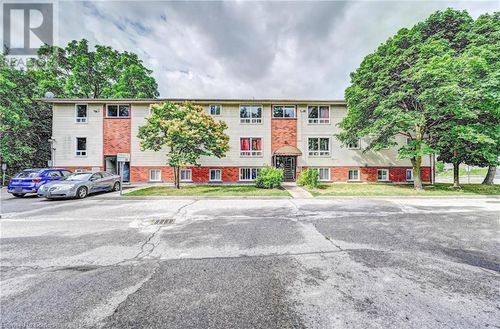 15-119 Cedar St S, Kitchener, ON, N2G3L6 | Card Image