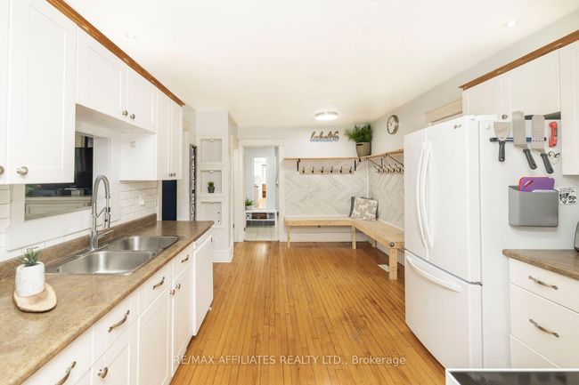 5601 Centennial Lake Rd, House other with 3 bedrooms, 3 bathrooms and 6 parking in Griffith ON | Image 4