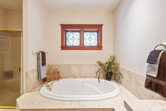 Jetted Soaking Tub | Image 46