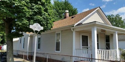 2942 Cochrane St, Detroit, MI, 48216-1243 | Card Image