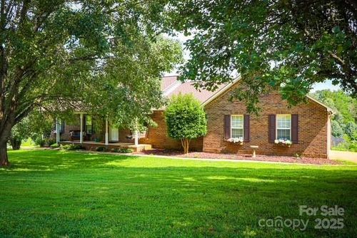 5172 Butner Dr, Hickory, NC, 28602-7142 | Card Image