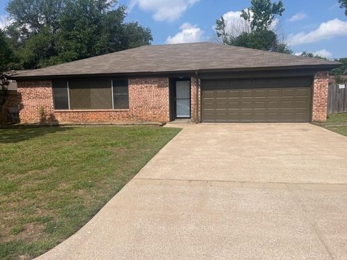 6402 Walnut Springs Dr, Arlington, TX, 76001-5139 | Card Image