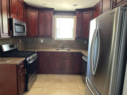 14 Wheeler Ave, Valley Stream, NY, 11580-3424 | Card Image