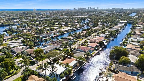 2333 Ne 19th Ave, Wilton Manors, FL, 33305-1505 | Card Image