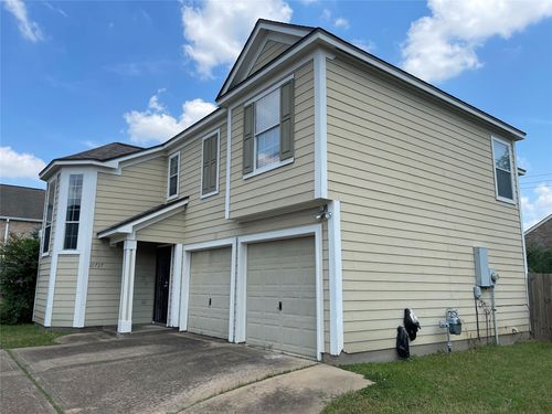 11737 Logan Ridge Dr, Houston, TX, 77072-5673 | Card Image