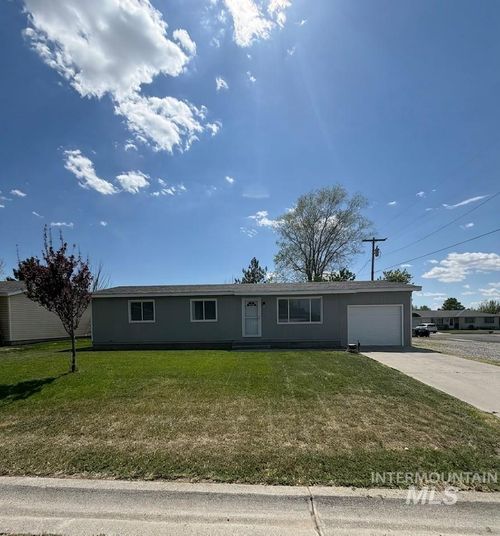 101 Sunset Cir, Buhl, ID, 83316-1741 | Card Image