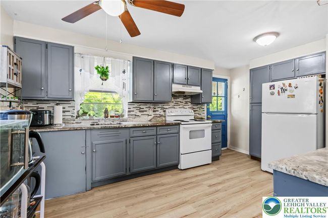 1373 Puggy Ln, House other with 4 bedrooms, 2 bathrooms and null parking in BETHLEHEM PA | Image 12