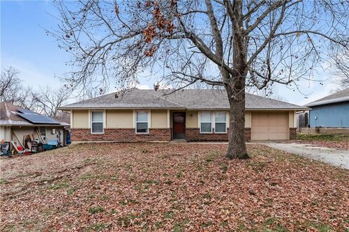 1225 N Inca Dr, Independence, MO, 64056-1253 | Card Image
