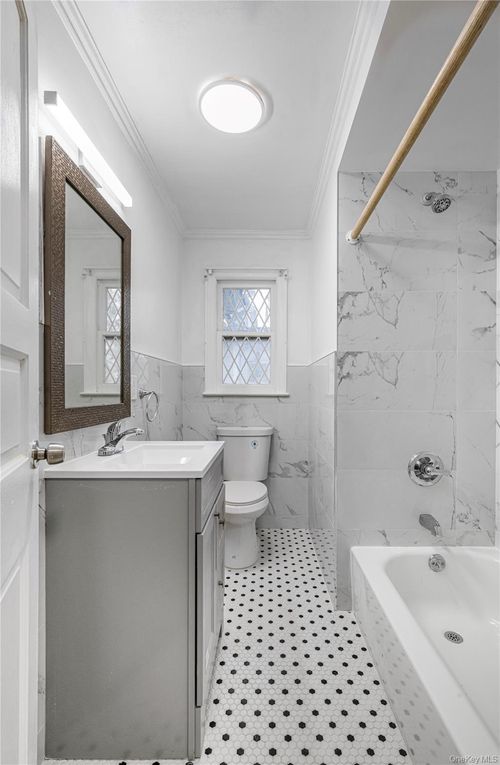 7141 Loubet St, Forest Hills, NY, 11375-6720 | Card Image