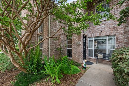 819 Canal St, Irving, TX, 75063-4686 | Card Image