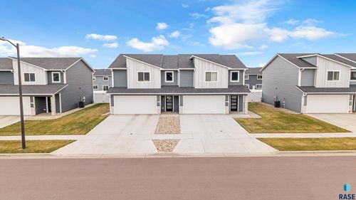 524 Oxford Ave Avenue, Harrisburg, SD, 57032 | Card Image