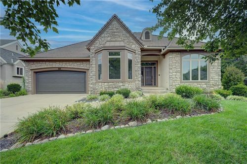 4704 W 152nd St, Leawood, KS, 66224-9726 | Card Image