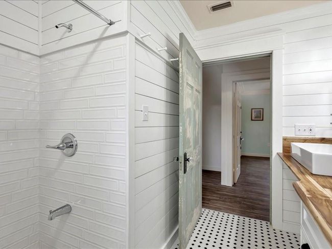 921 S Market St, House other with 3 bedrooms, 2 bathrooms and 4 parking in Grapeland TX | Image 18