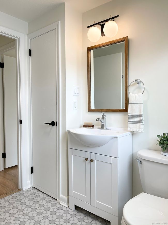 226 Middletown Ave, Home with 6 bedrooms, 2 bathrooms and 8 parking in Wethersfield CT | Image 24
