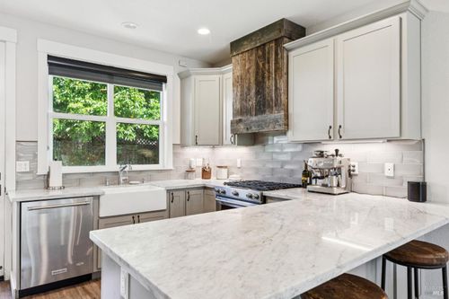 300 Hatchery Ln, Sonoma, CA, 95476-5962 | Card Image