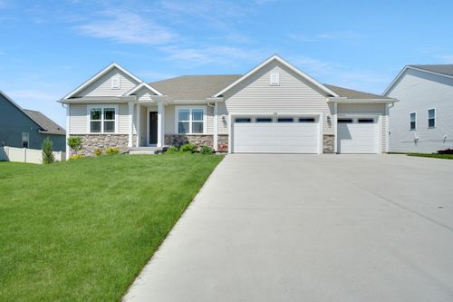 625 Mary Way, Slinger, WI, 53086-3204 | Card Image