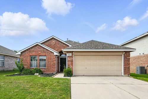 1056 Breeders Cup Dr, Fort Worth, TX, 76179-2389 | Card Image