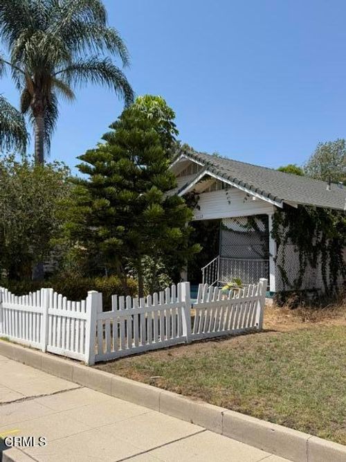 1039 Park St, Santa Paula, CA, 93060-1322 | Card Image