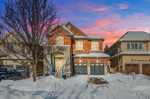 995 Nellie Little Cres, Newmarket, ON, L3X3E6 | Card Image