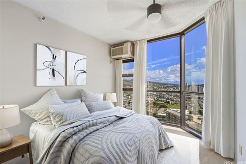 apt-3405-930 Kaheka St, Honolulu, HI, 96814-2460 | Card Image