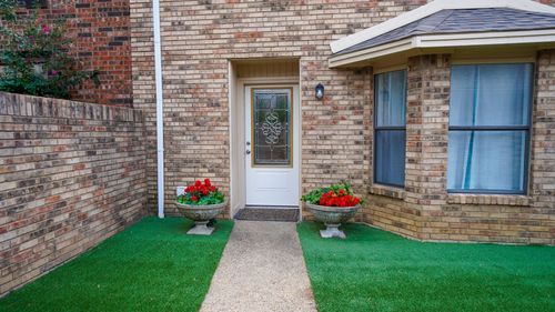 720 Pebble Beach Dr, Garland, TX, 75043-5644 | Card Image