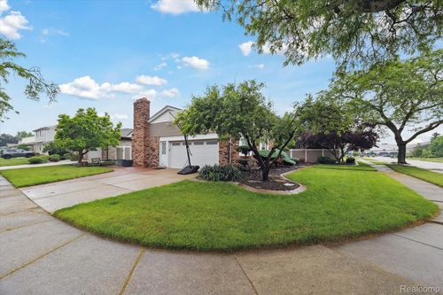 13908 Village Ln, Riverview, MI, 48193-7651 | Card Image
