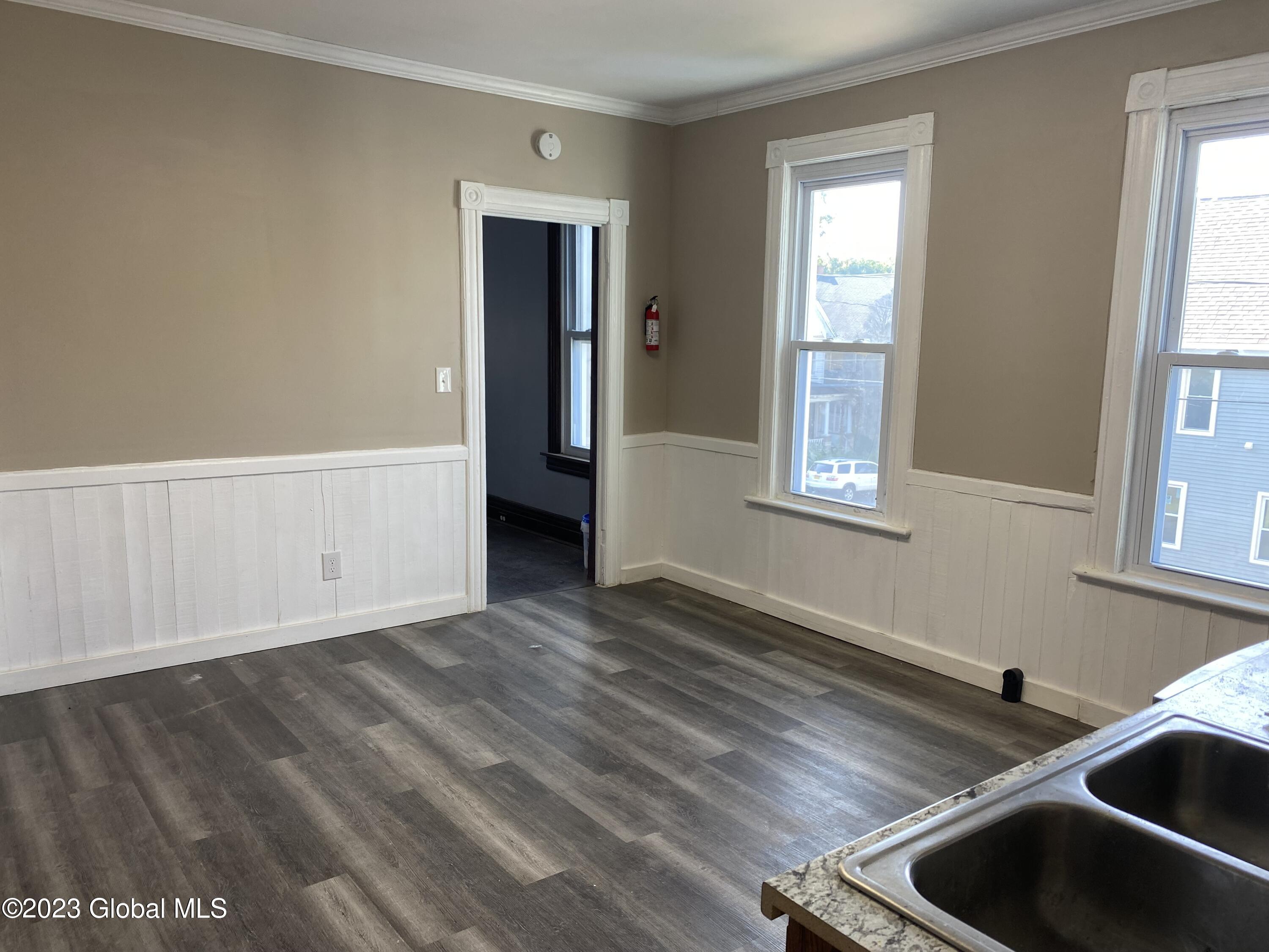 2 56 Milton Avenue, For Rent in Amsterdam Zoocasa