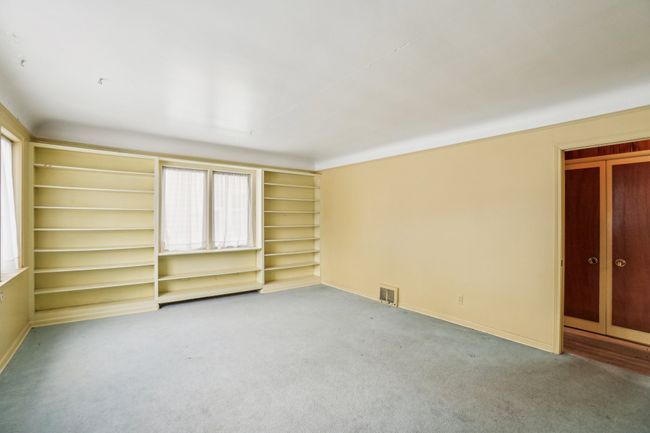 2155 Avondale St, House other with 3 bedrooms, 3 bathrooms and null parking in Sylvan Lake MI | Image 5