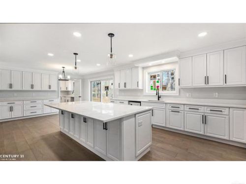 56350 Willow Creek Blvd, Shelby Twp, MI, 48316-1172 | Card Image