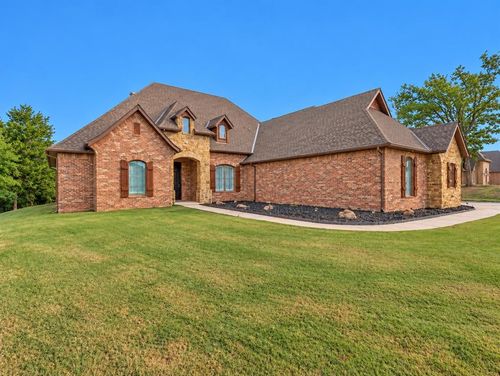 17013 Reedser Way, Choctaw, OK, 73020-7699 | Card Image